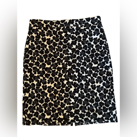 J. Crew Dresses & Skirts - J.Crew Black White Floral Pencil Skirt Size 2 Classic Work Midi